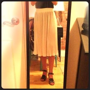 American Apparel pleated white skirt
