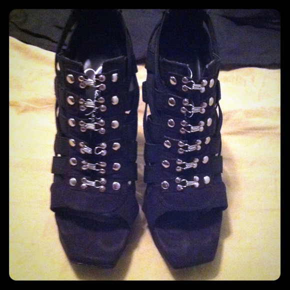 Sz. 5.5 Super sexy Steve Madden platform sandals