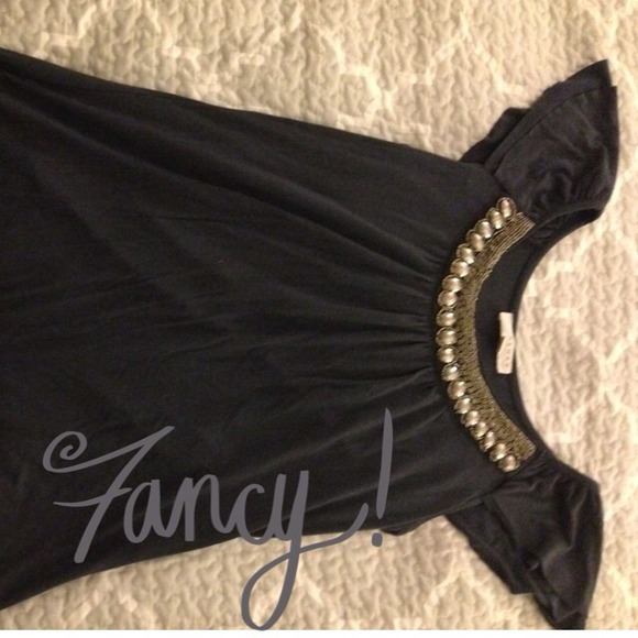 ⭕Sold⭕Beautiful navy blue top with beaded detail