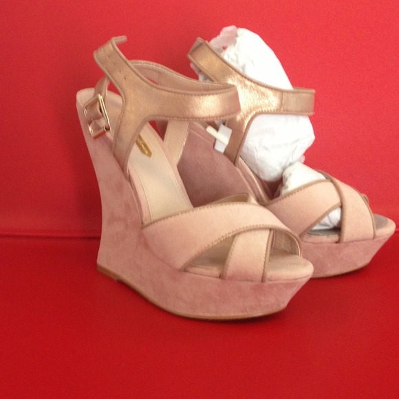 Nude suede wedges with gold trim