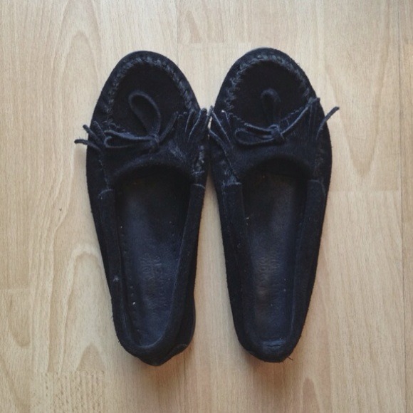 ❌📦SOLD -- Minnetonka Kilty Moccasins Flats Black