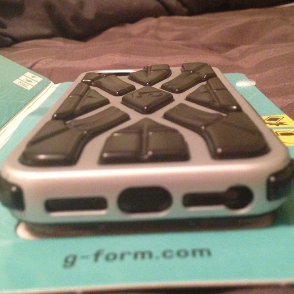 G-Form XTREME (iPhone 5) - Picture 3 of 4