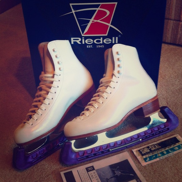 Riedell ice skates in great condition! Model 220 ❄
