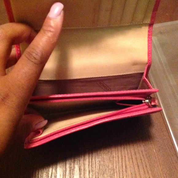 *******SOLD*****💯Coach wallet - Picture 3 of 3