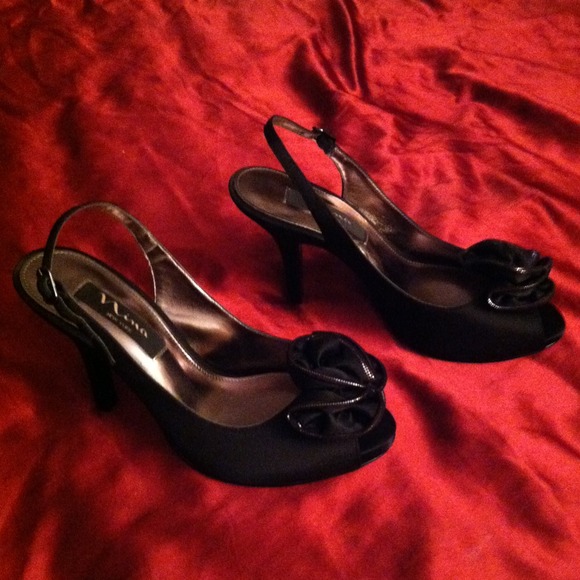 Nina Black peep toe heels!