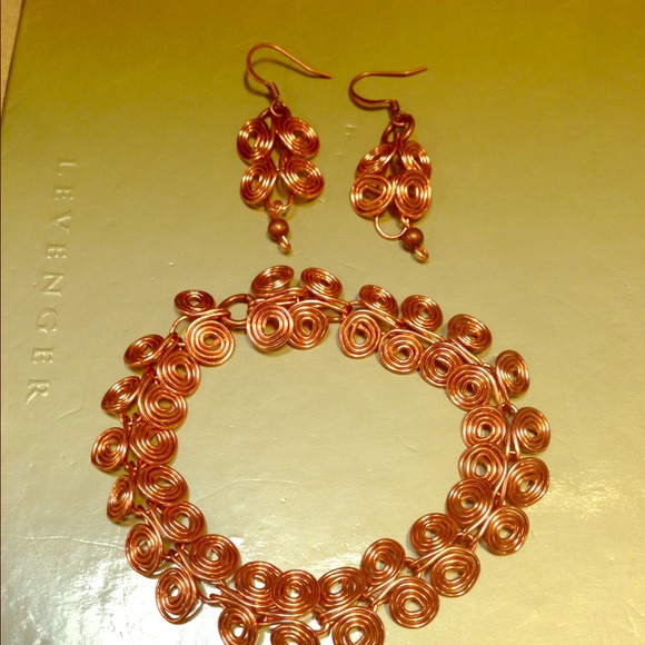 Copper bracelet and earrings - Picture 1 of 1