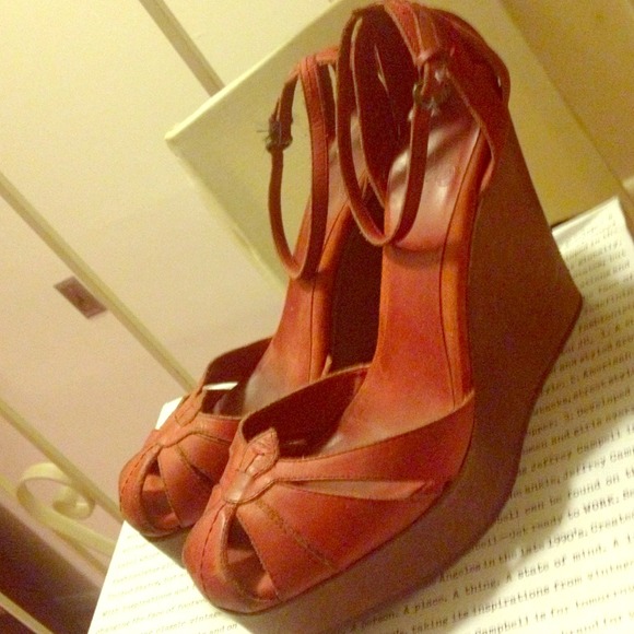 Sky high wedges - Picture 1 of 4