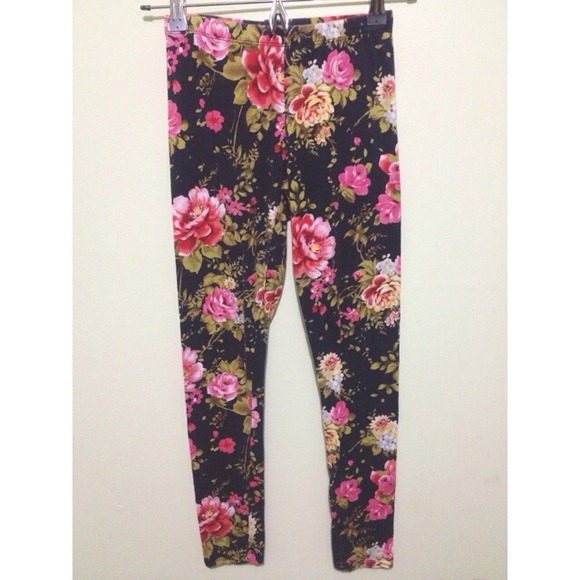💘BUNDLED💘 Bold Floral Leggings