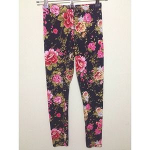 💘BUNDLED💘 Bold Floral Leggings