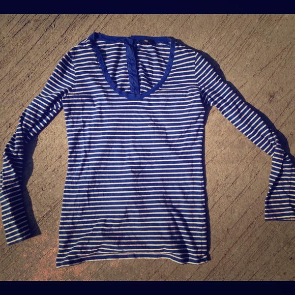 Gap long sleeve blue and white striped shirt