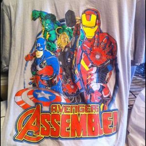 Boys avenger marvel T size large