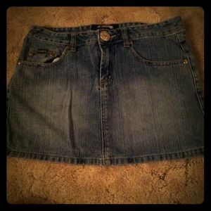 Squeeze denim mini skirt