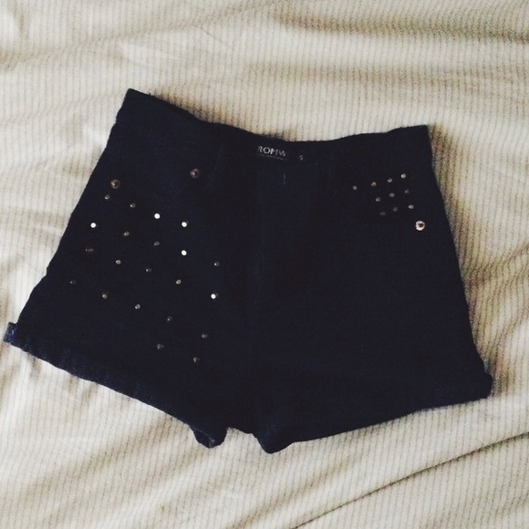 🚫 TRADED 🚫 Black Studded High Waisted Shorts - Picture 1 of 2