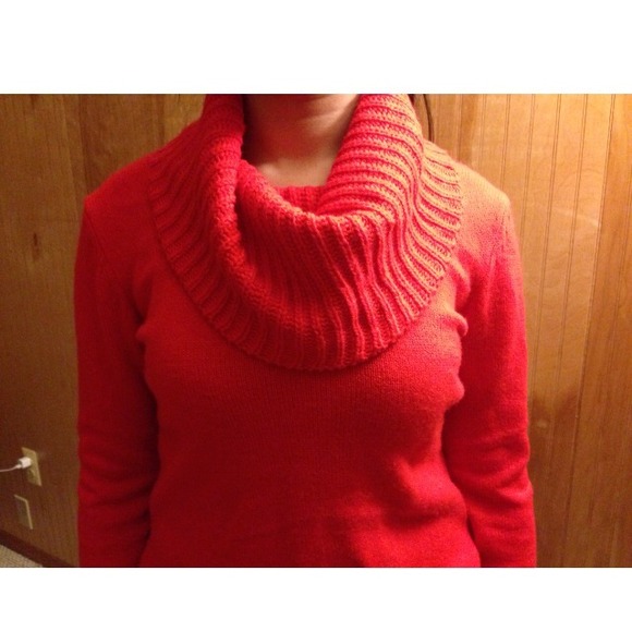 Red long sweater - Picture 2 of 3