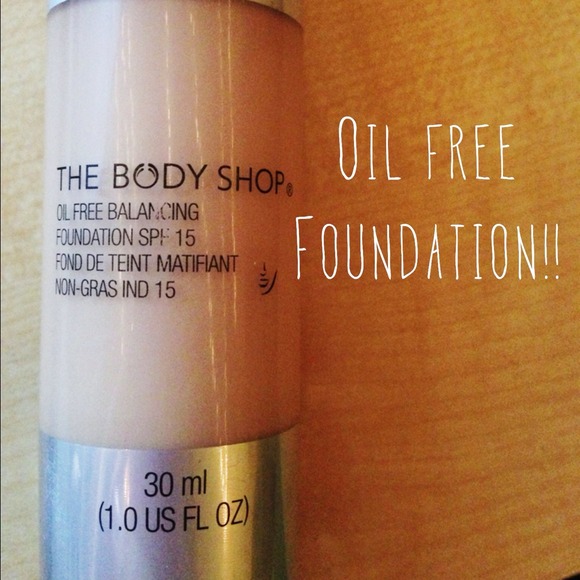 The Body Shop oil free foundation in shade 06!