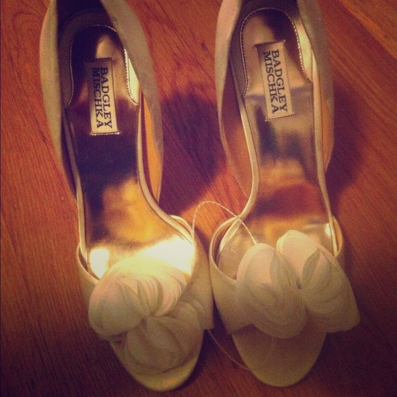 *SOLD!!!* Badgley Mischka white wedding shoes
