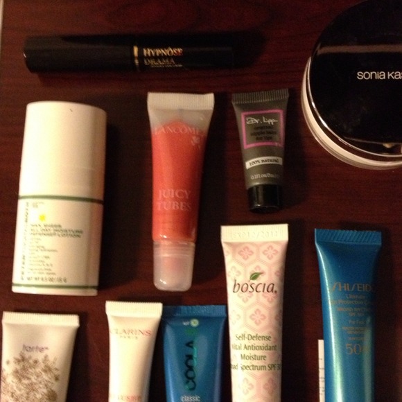 Beauty sample bundle. - Picture 2 of 4