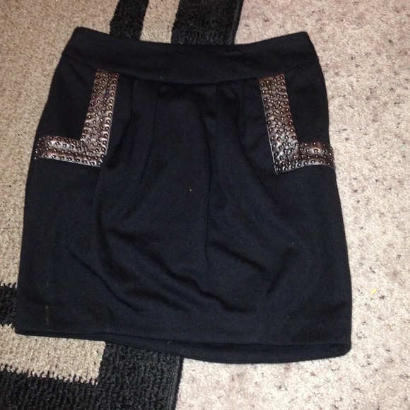 Super cute pencil skirt!