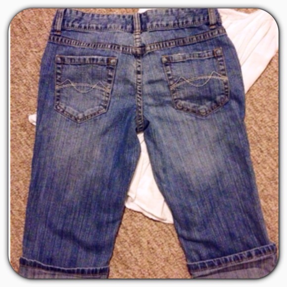 ❌❌Sold in bundle❌Capri jeans. - Picture 2 of 2