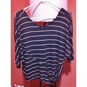 CUTEST SHIRT Very flowy & goes with abt everything