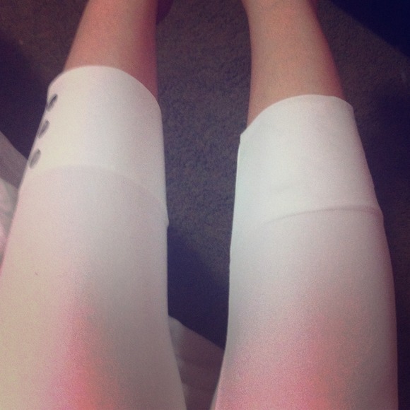 White leggings that go to wear the picture shows! - Picture 1 of 1