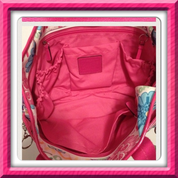 Hold....Authentic pink coach diaper bag.. - Picture 3 of 4