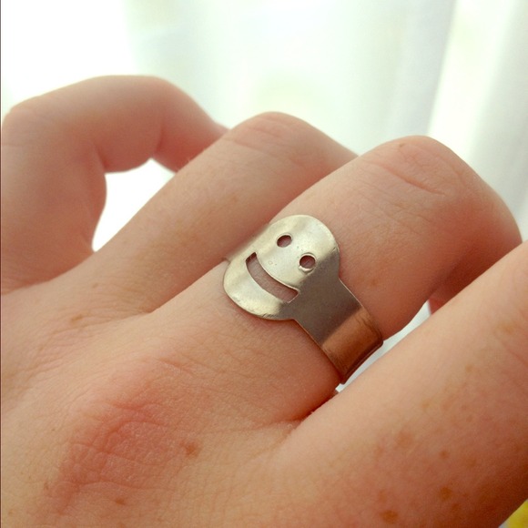 Jewelry - Cute Smiley Face Ring