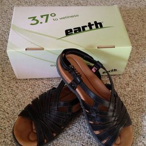 Earth Kalso sandals, size 7. Real leather, black