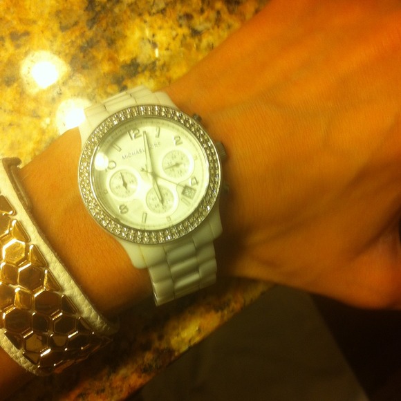 Ceramic Michael Kors Watch- white watch trend!!! - Picture 1 of 3