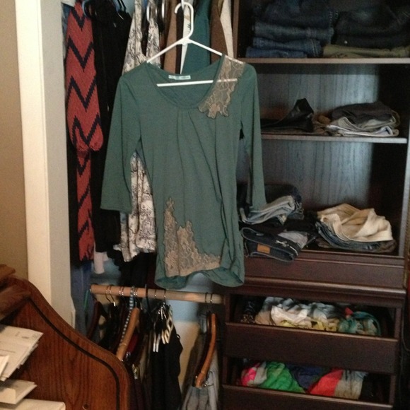 Teal & lace quarter length shirt. Original! Medium - Picture 1 of 3