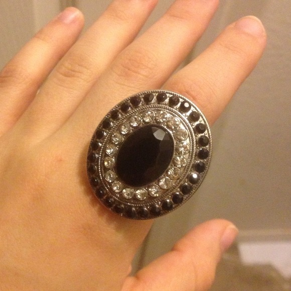 Oversized ring - Picture 2 of 3