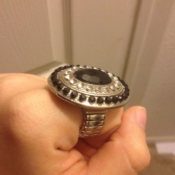 Oversized ring - Picture 3 of 3