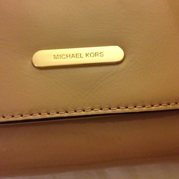 Michael Kors Beverly Leather Oversized Clutch - Picture 2 of 4