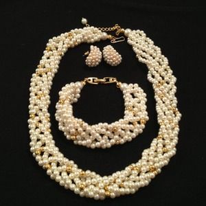 Pearl necklace, bracelet, and earring set
