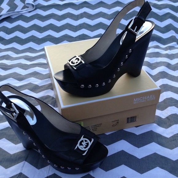 SOLD******NWT* Michael Kors wedge! - Picture 1 of 4