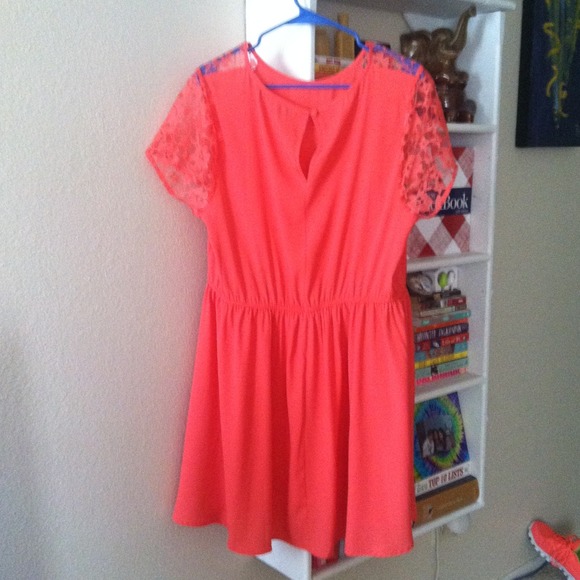 Size 14 coral ASOS curve dress. Never worn. - Picture 3 of 3