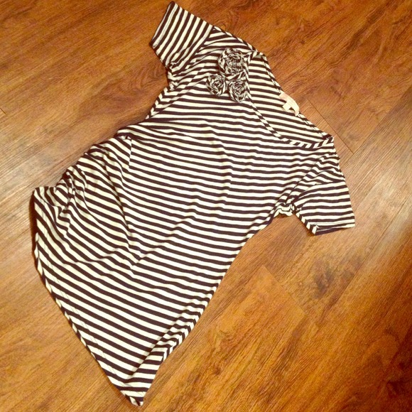 Blue and white striped asymmetrical him shirt.