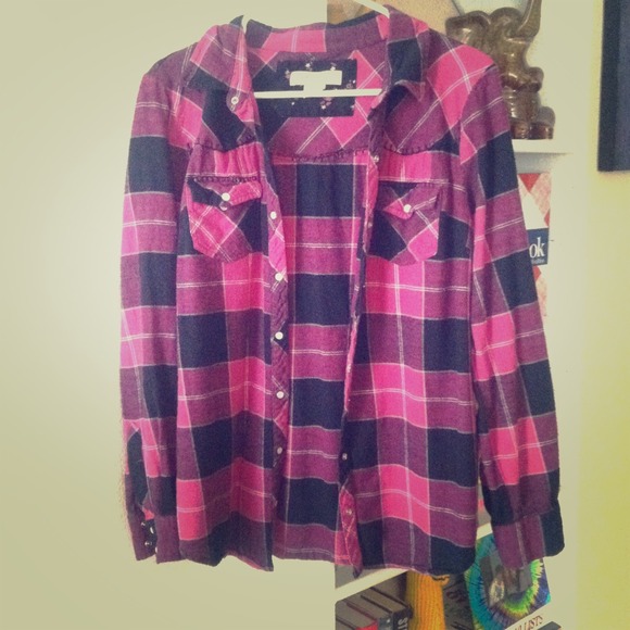 Size XL pearl snap maroon and black shirt.