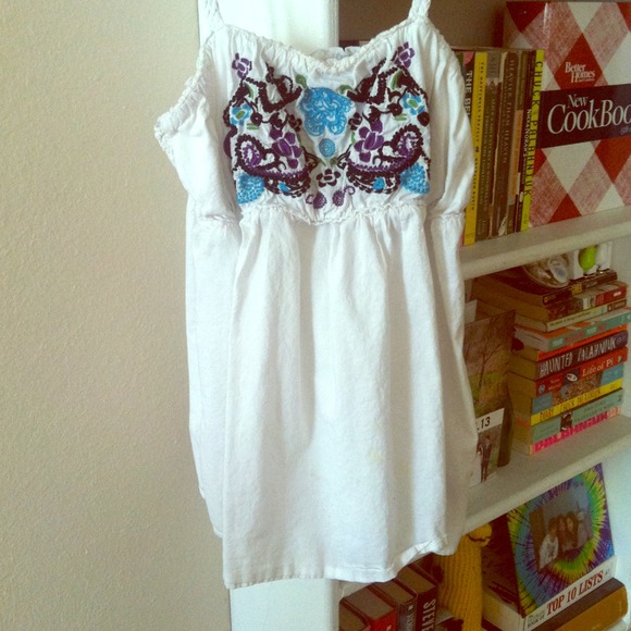 Beautiful embroidered light weight white top.