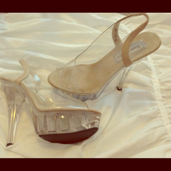 SALE! Super cute clear peep toe heel!