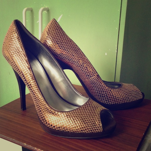 Calvin Klein Bronze Peep-Toe Pumps – size 10