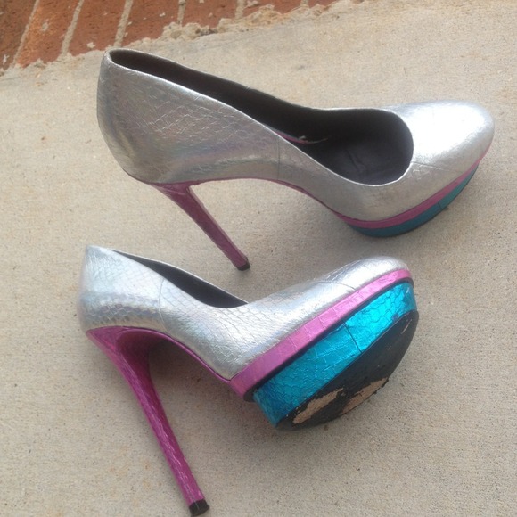 authentic Brian Atwood comes with dust bag && box.