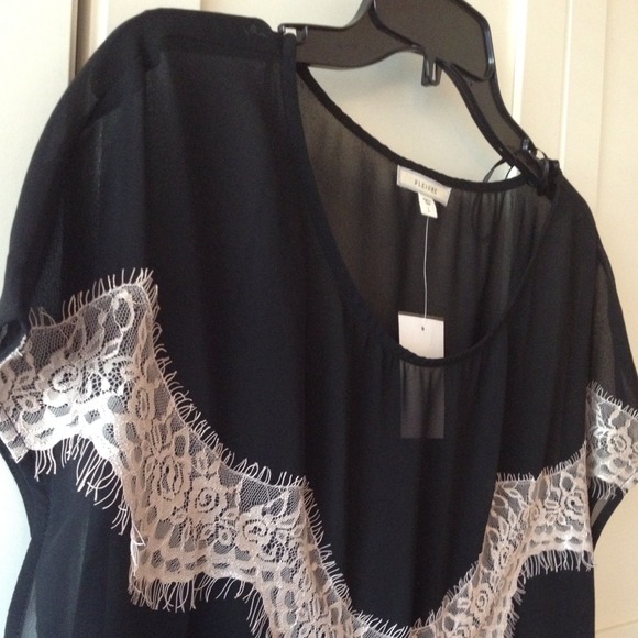 ⛔Sold in bundle⛔Black and lace sheer blouse - Picture 2 of 4