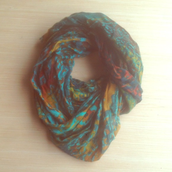 Stunnnning Scarf