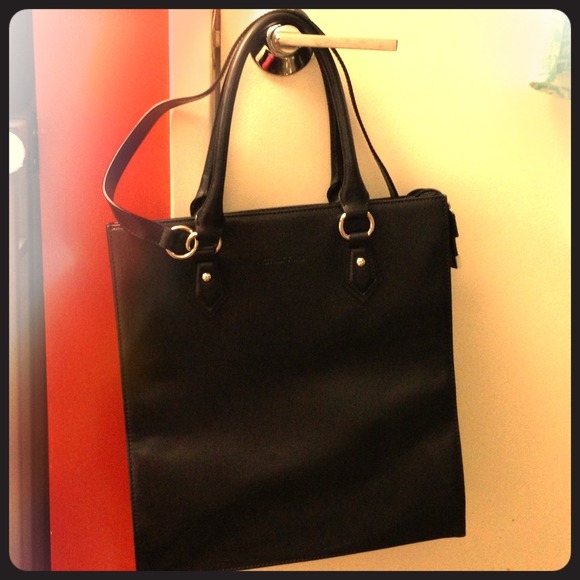 Cromia cross-body tote. Genuine leather. Italian.