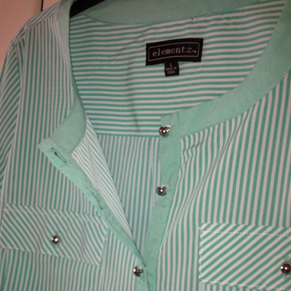 ⛔️SOLD⛔️Mint green button down. - Picture 2 of 2