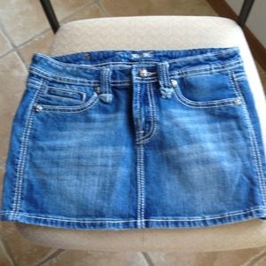 Miss me jean skirt. Size medium. Great condition.