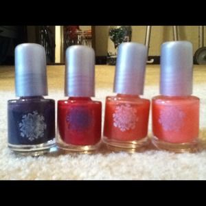Set of Four mini nail polishes!!