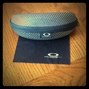 3 Oakley sunglasses case and cleaning cloth