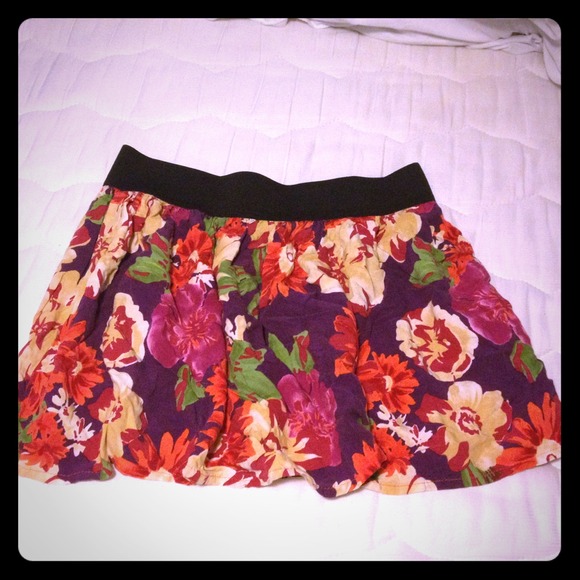 Floral skirt :) - Picture 1 of 2